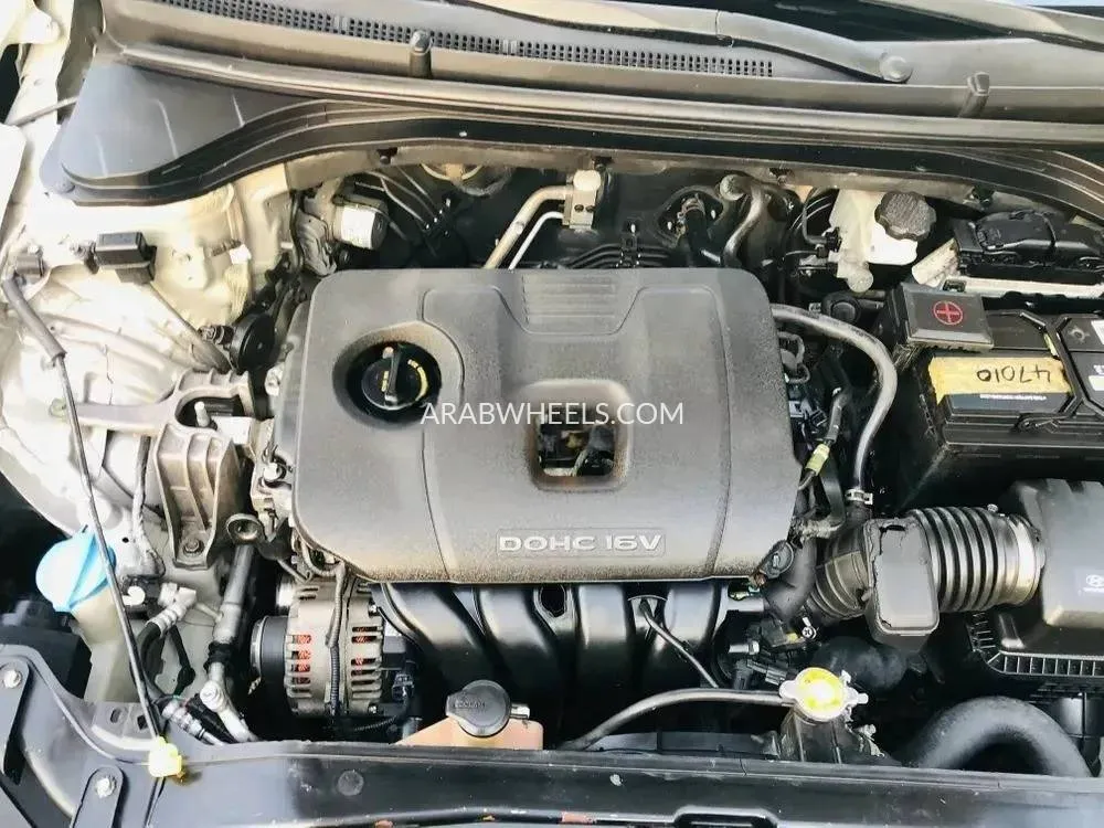 Hyundai Elantra 2017 for Sale in Sharjah Image-12
