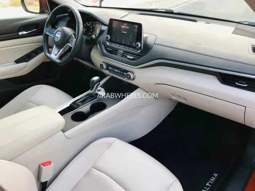 Nissan Altima 2019 for Sale in Sharjah Image-11