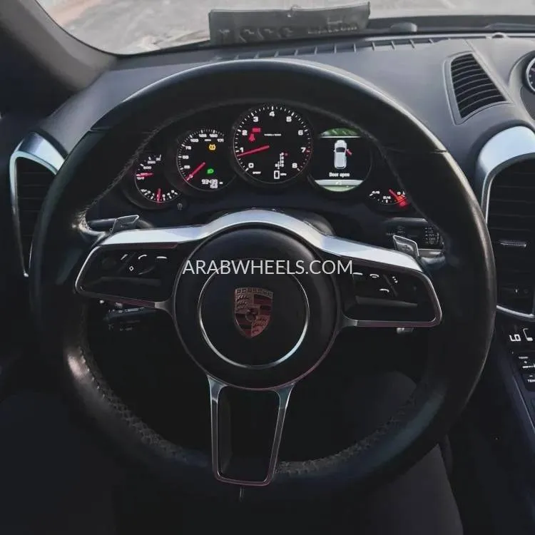 Porsche Cayenne 2018 for Sale in Ajman Image-4