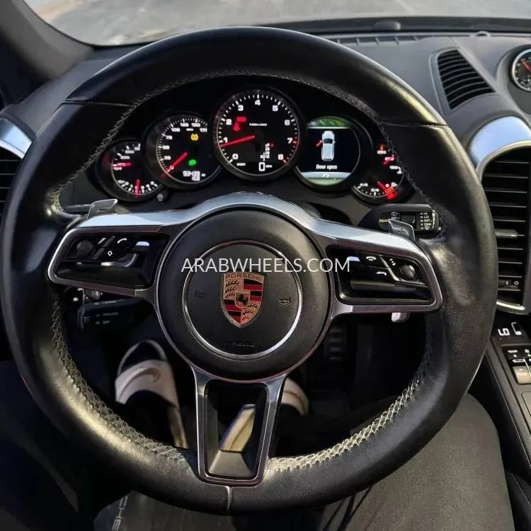 Porsche Cayenne 2018 for Sale in Ajman Image-5