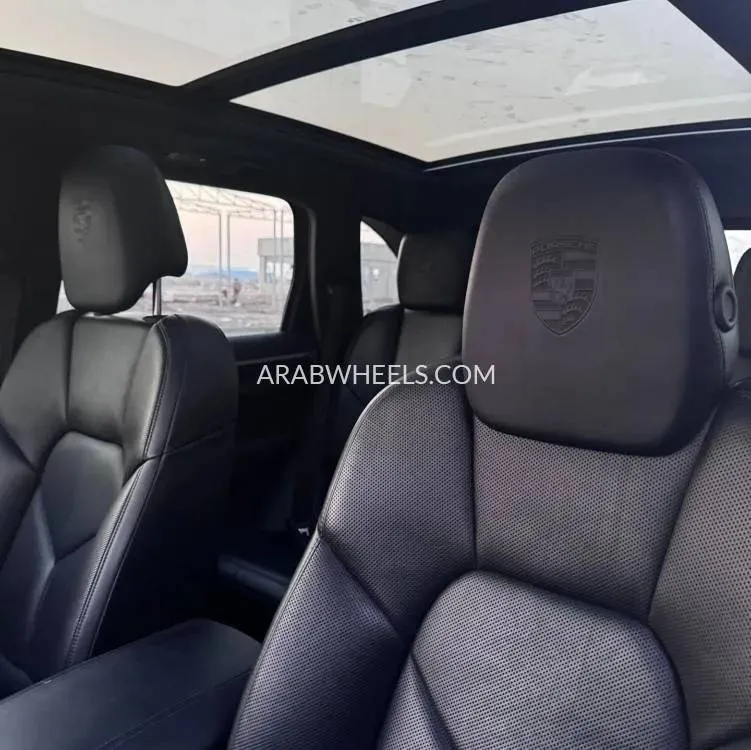 Porsche Cayenne 2018 for Sale in Ajman Image-6