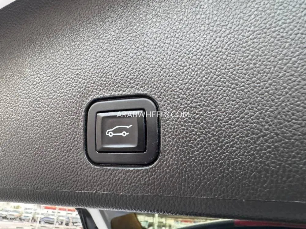 Cadillac SRX 2013 for Sale in Dubai Image-18