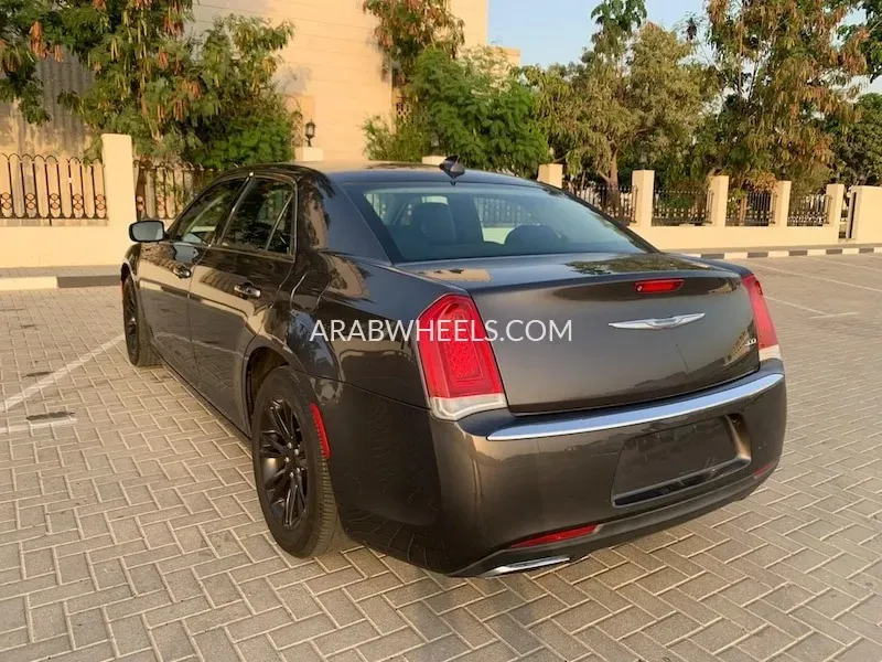 كرايسلر 300 2018 for Sale in دبي Image-7