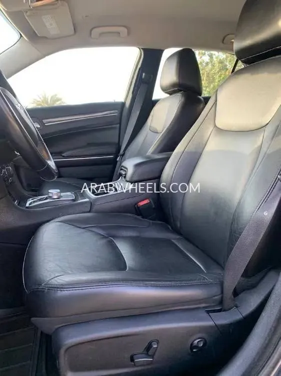 كرايسلر 300 2018 for Sale in دبي Image-15