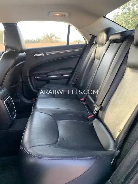 كرايسلر 300 2018 for Sale in دبي Image-16