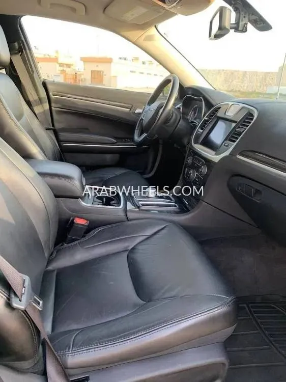 كرايسلر 300 2018 for Sale in دبي Image-18