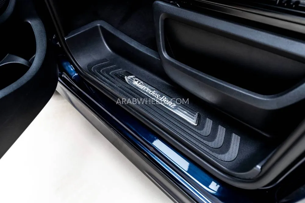 Mercedes Benz V Class 2022 for Sale in Dubai Image-12