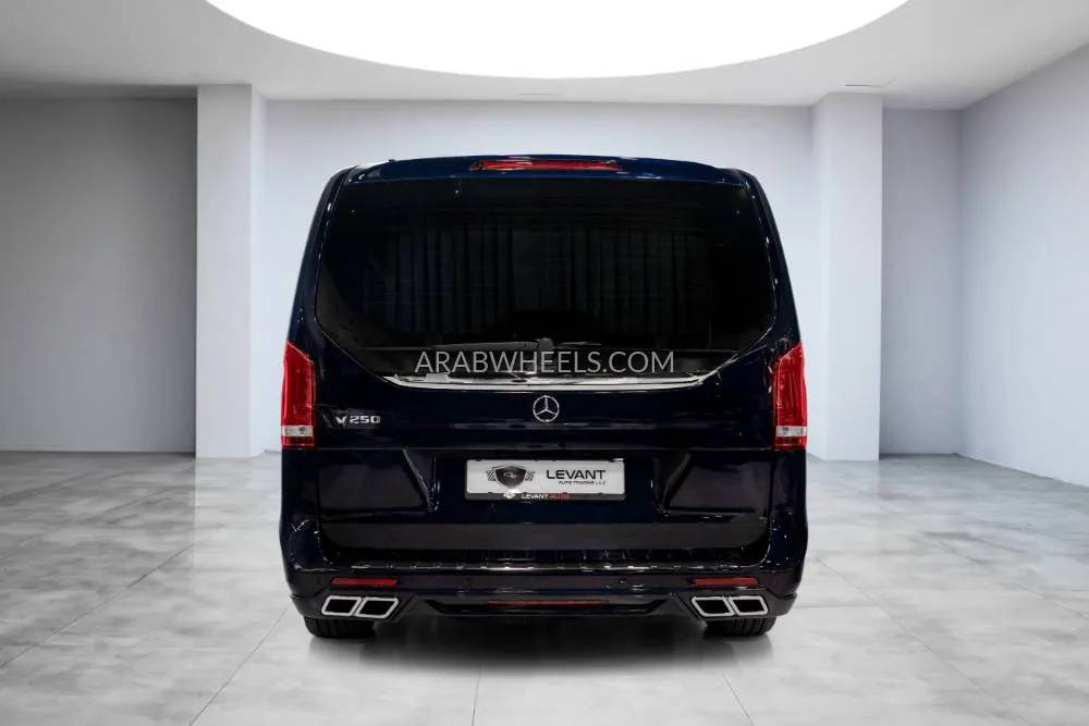 Mercedes Benz V Class 2022 for Sale in Dubai Image-19