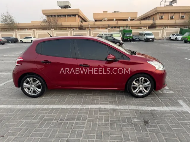 بيجو 208 2013 for Sale in دبي Image-4