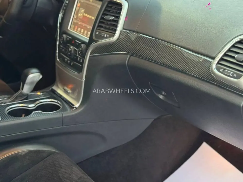 Jeep Grand Cherokee 2016 for Sale in Sharjah Image-16