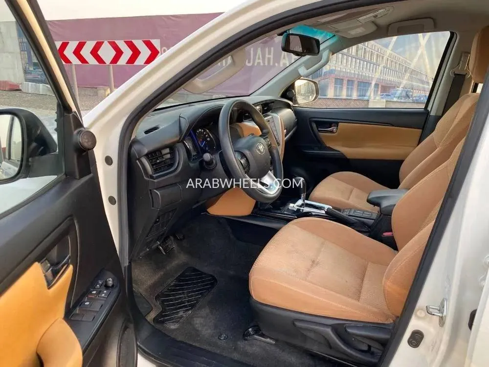 Toyota Fortuner 2020 for Sale in Sharjah Image-4