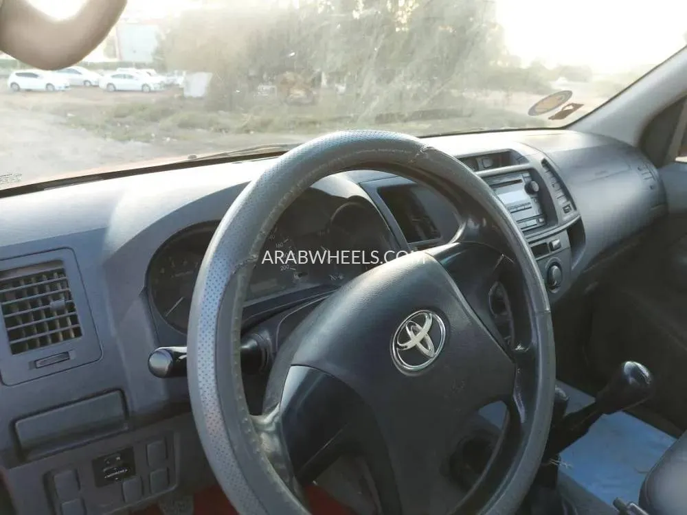 Toyota Hilux 2013 for Sale in Ras Al Khaimah Image-3