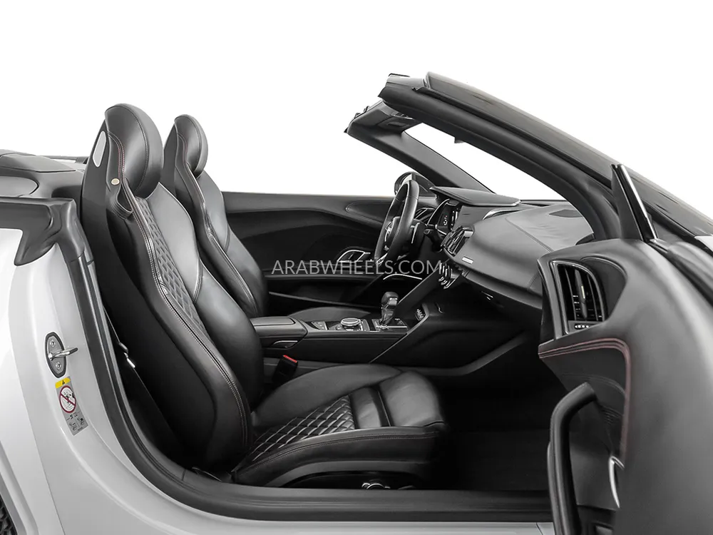 أودي  سبايدر R8 2020 for Sale in دبي Image-8