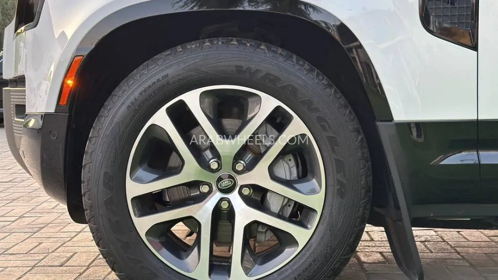 Land Rover Defender 2022 for Sale in Dubai Image-9