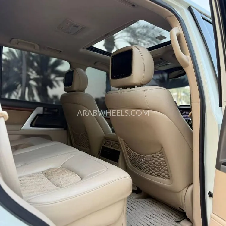 Toyota Land Cruiser 2015 for Sale in Sharjah Image-5