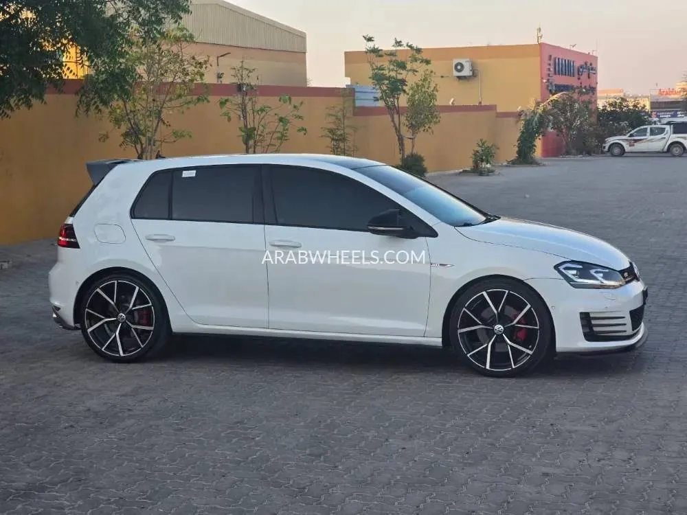  فولكس واجن جولف 2015 for Sale in أم القيوين Image-7