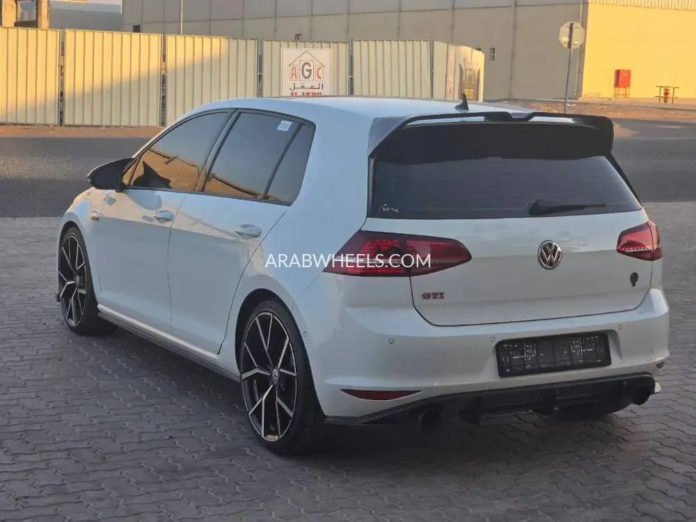  فولكس واجن جولف 2015 for Sale in أم القيوين Image-10