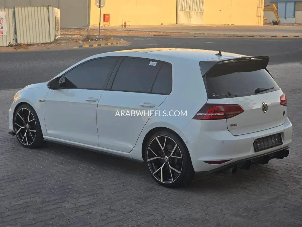  فولكس واجن جولف 2015 for Sale in أم القيوين Image-12