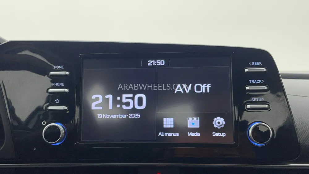 Hyundai Elantra 2023 for Sale in Dubai Image-15