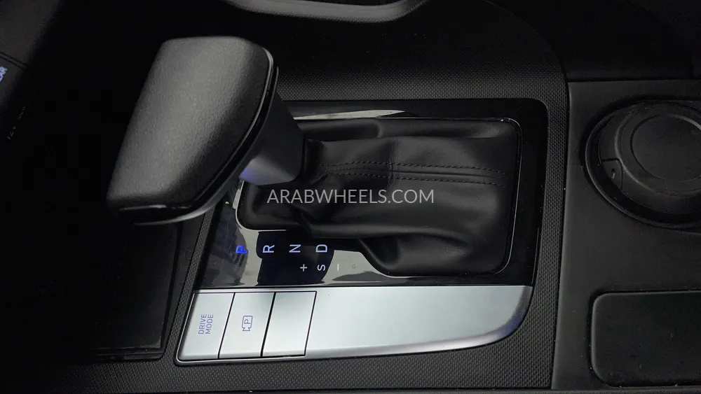 Hyundai Elantra 2023 for Sale in Dubai Image-18