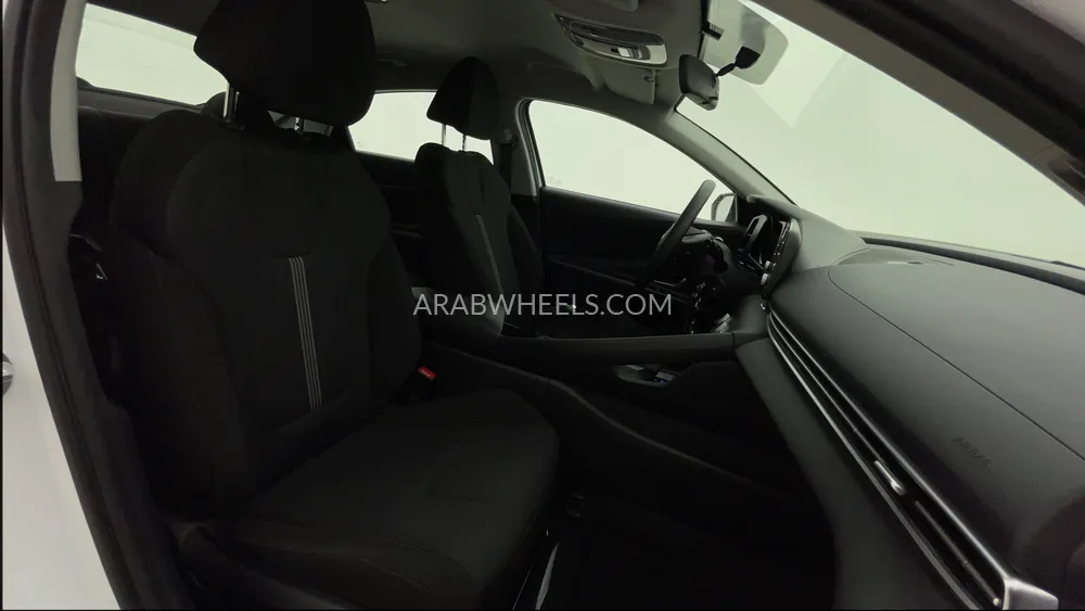 Hyundai Elantra 2023 for Sale in Dubai Image-24