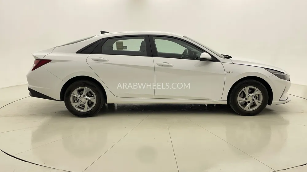 Hyundai Elantra 2023 for Sale in Dubai Image-2