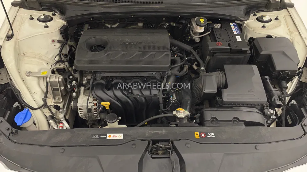 Hyundai Elantra 2023 for Sale in Dubai Image-9