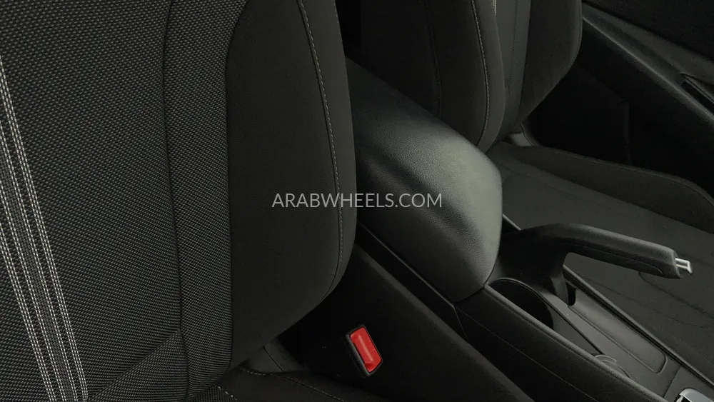 Hyundai Elantra 2023 for Sale in Dubai Image-36