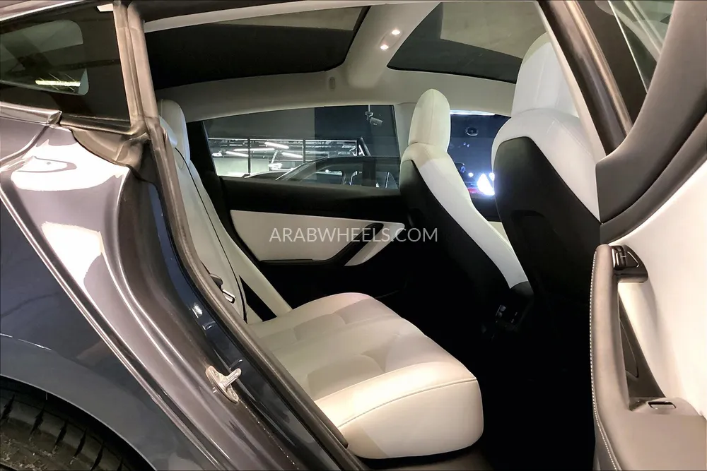 Tesla Model 3 2020 for Sale in Sharjah Image-12