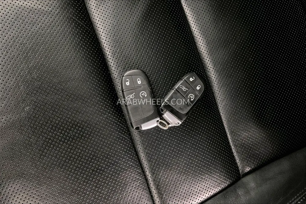 Jeep Grand Cherokee 2018 for Sale in Sharjah Image-18