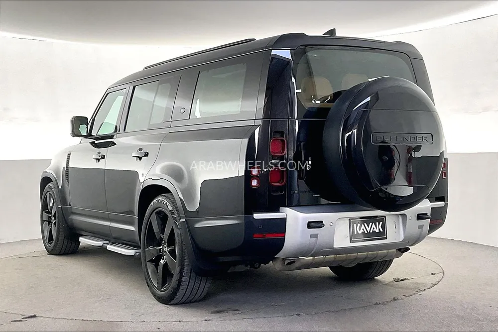 Land Rover Defender 2023 for Sale in Sharjah Image-4