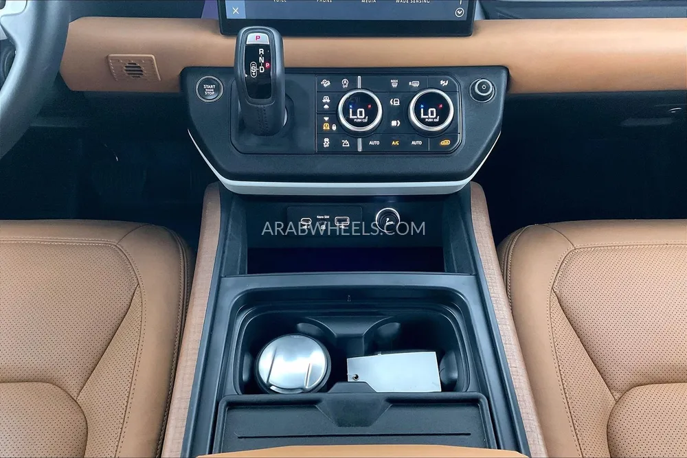 Land Rover Defender 2023 for Sale in Sharjah Image-24
