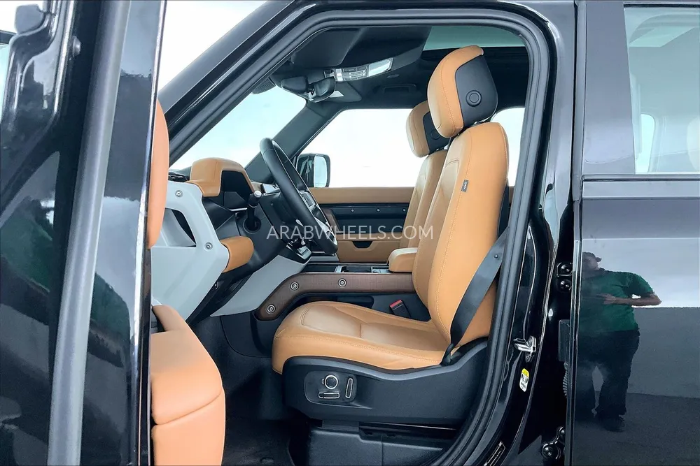 Land Rover Defender 2023 for Sale in Sharjah Image-25