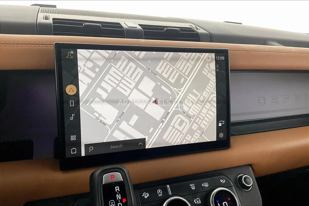 Land Rover Defender 2023 for Sale in Sharjah Image-32