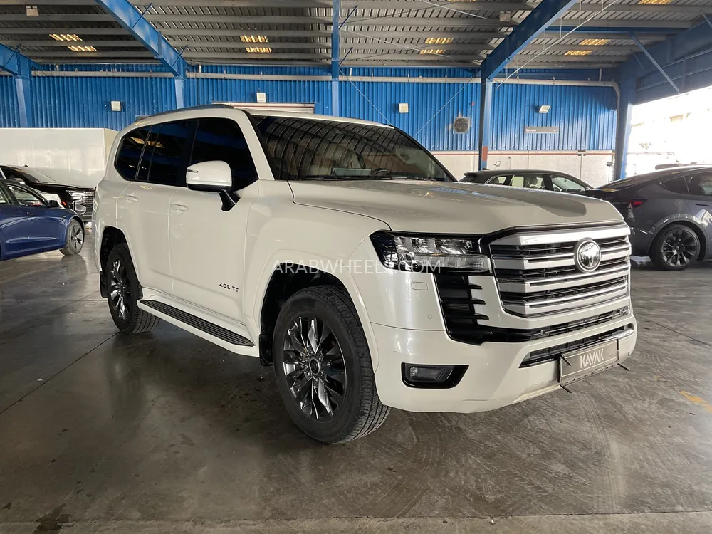 Toyota Land Cruiser 2023 for Sale in Sharjah Image-3