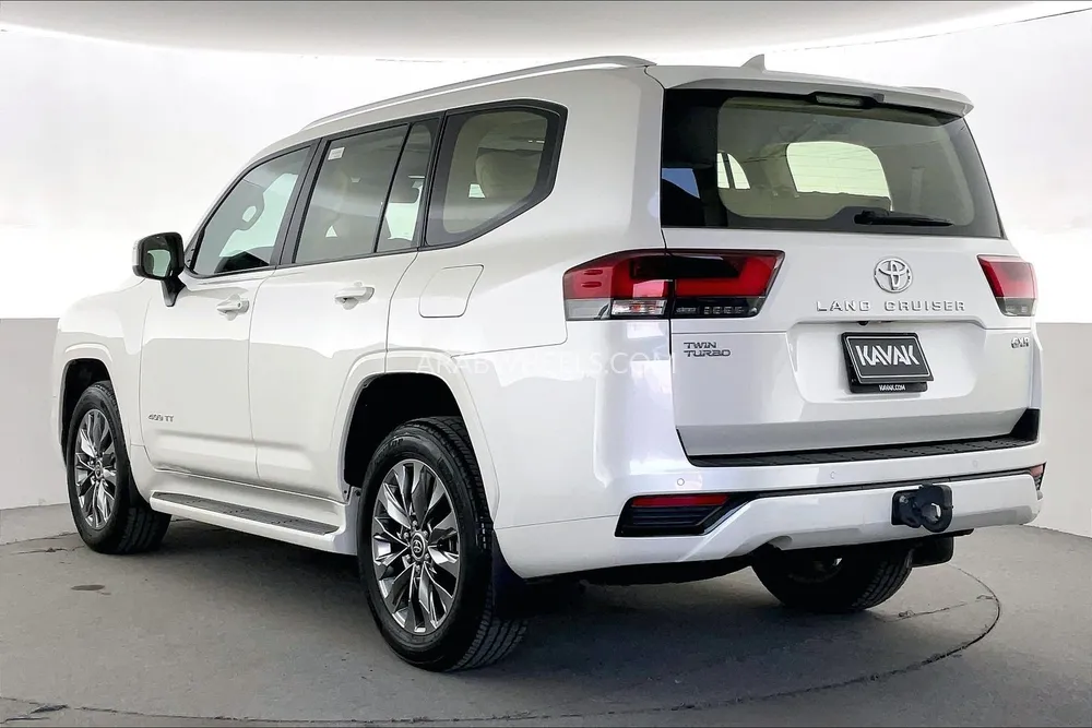 Toyota Land Cruiser 2024 for Sale in Sharjah Image-4