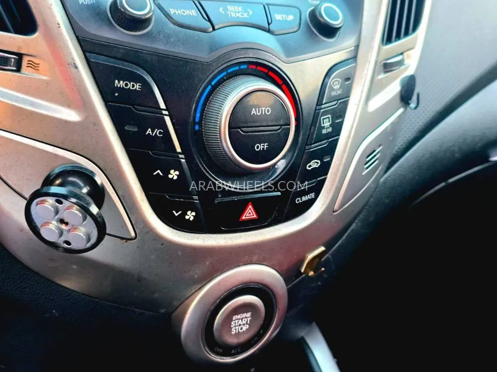 Hyundai Veloster 2015 for Sale in Sharjah Image-12