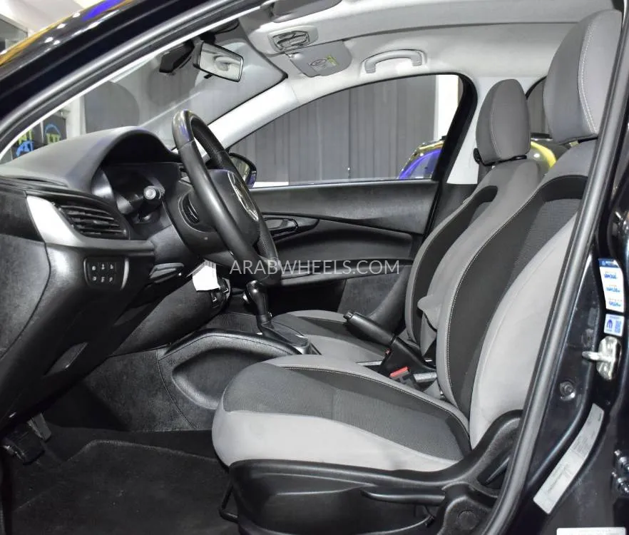 Dodge Neon 2017 for Sale in Dubai Image-10