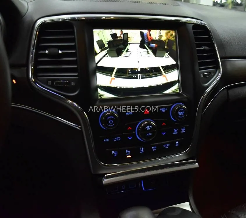 Jeep Cherokee 2018 for Sale in Dubai Image-14