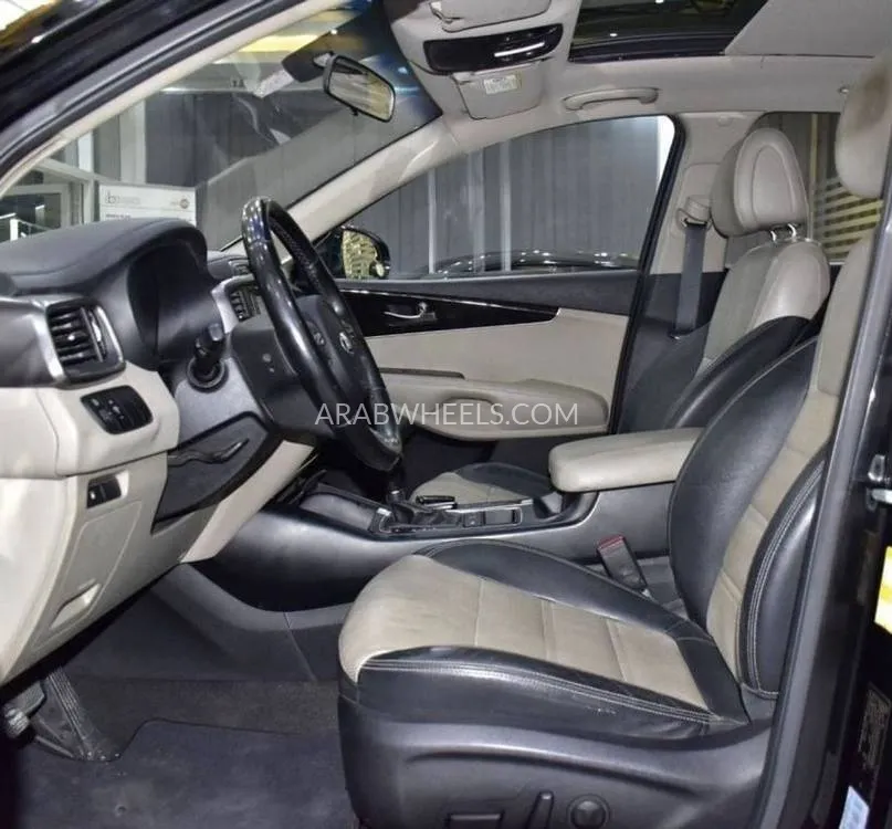 Kia Sorento 2016 for Sale in Dubai Image-10