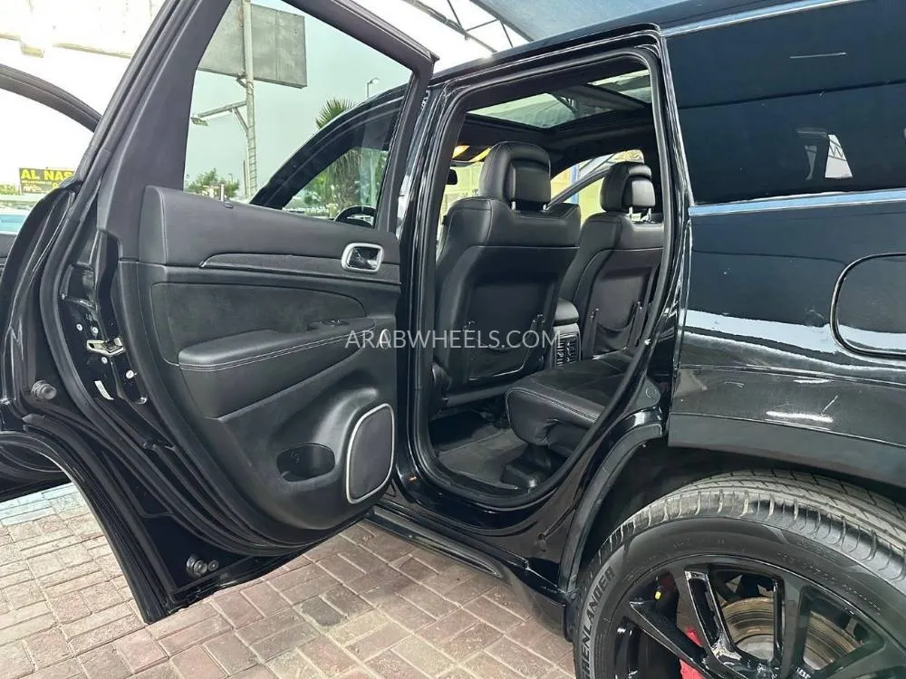 جيب شيروكي 2014 for Sale in عجمان Image-9