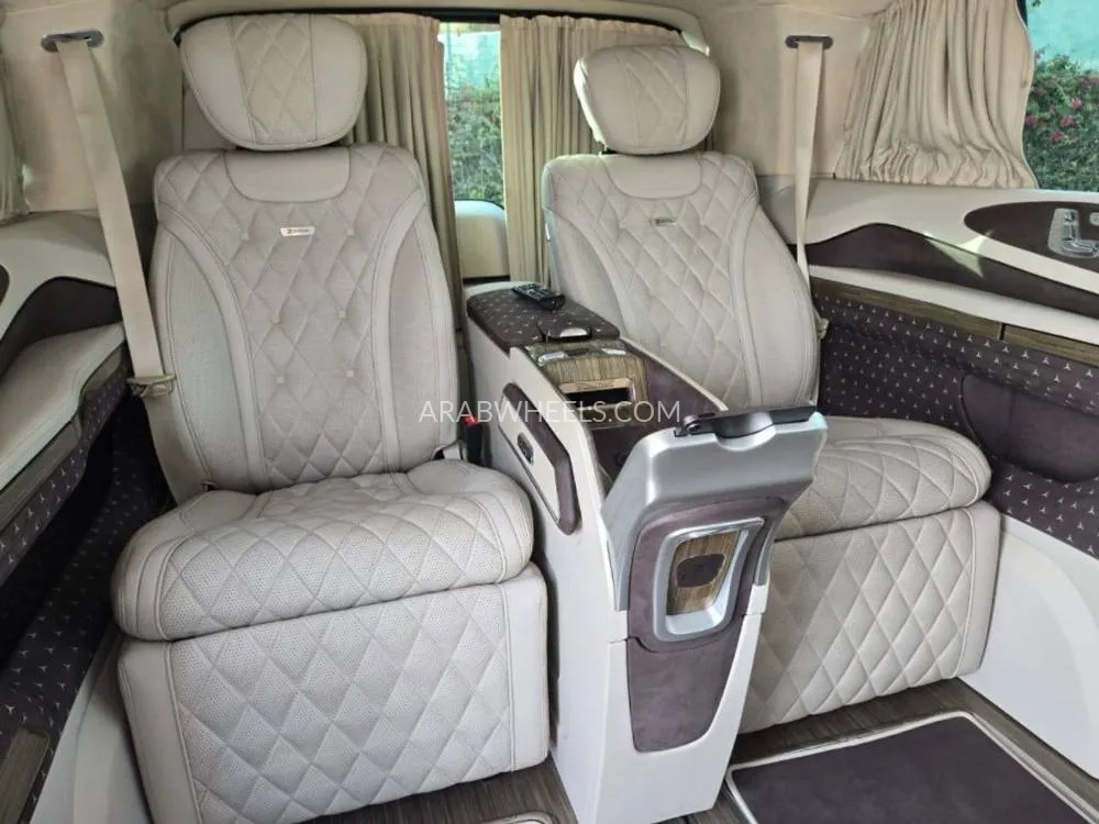 Mercedes Benz V Class 2022 for Sale in Dubai Image-17
