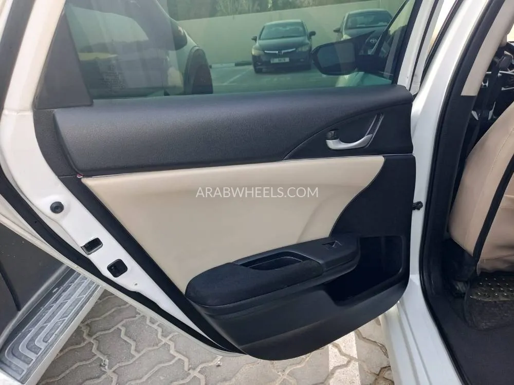 Honda Civic 2019 for Sale in Dubai Image-6