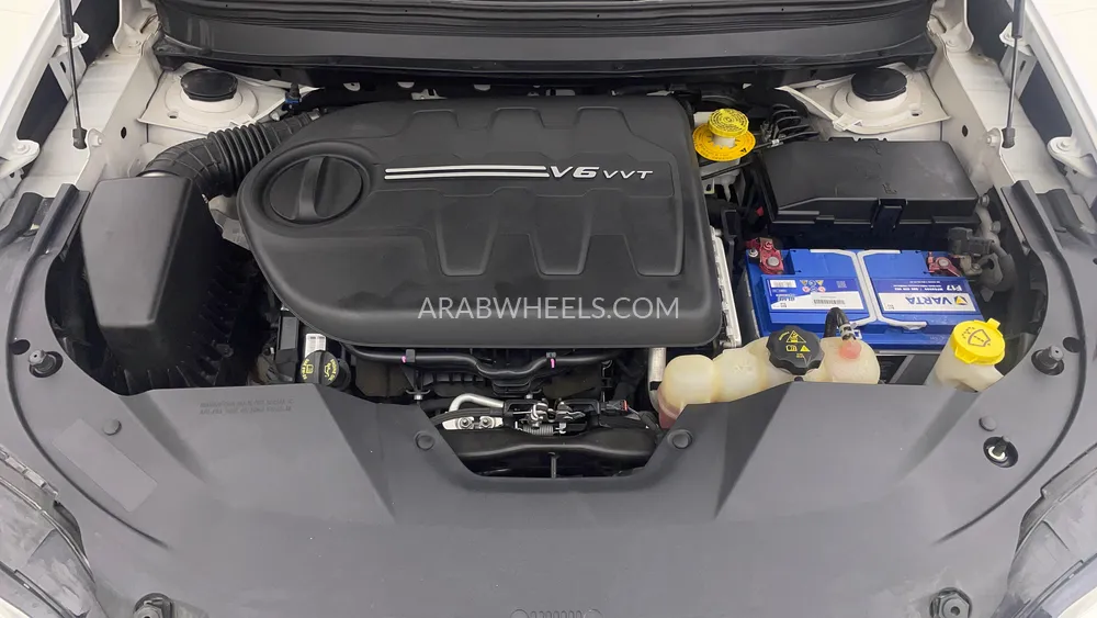 Jeep Cherokee 2019 for Sale in Dubai Image-9