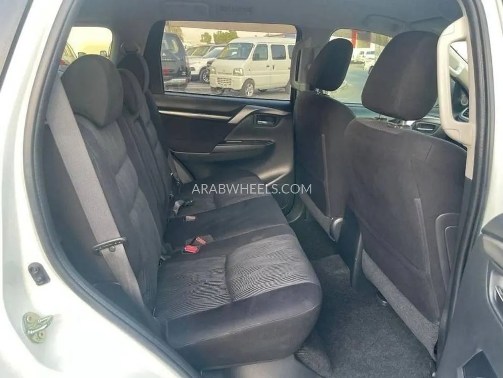 ميتسوبيشي باجيرو 2017 for Sale in دبي Image-17