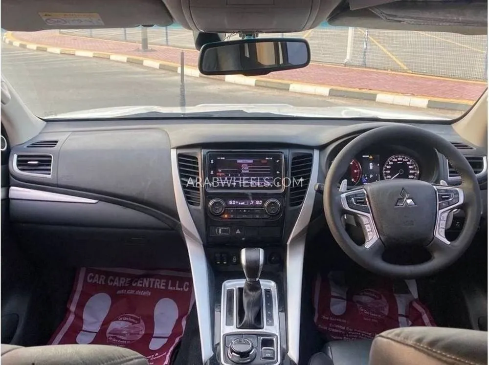 ميتسوبيشي باجيرو 2017 for Sale in دبي Image-9