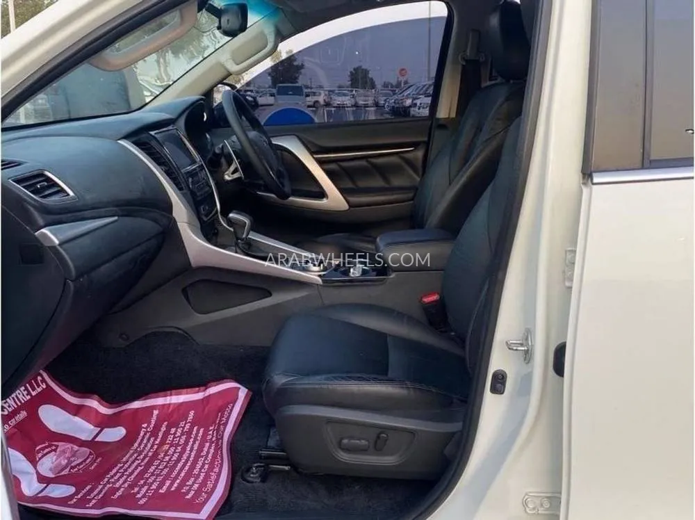 ميتسوبيشي باجيرو 2017 for Sale in دبي Image-14