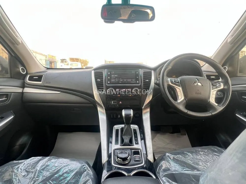 ميتسوبيشي باجيرو 2018 for Sale in دبي Image-12