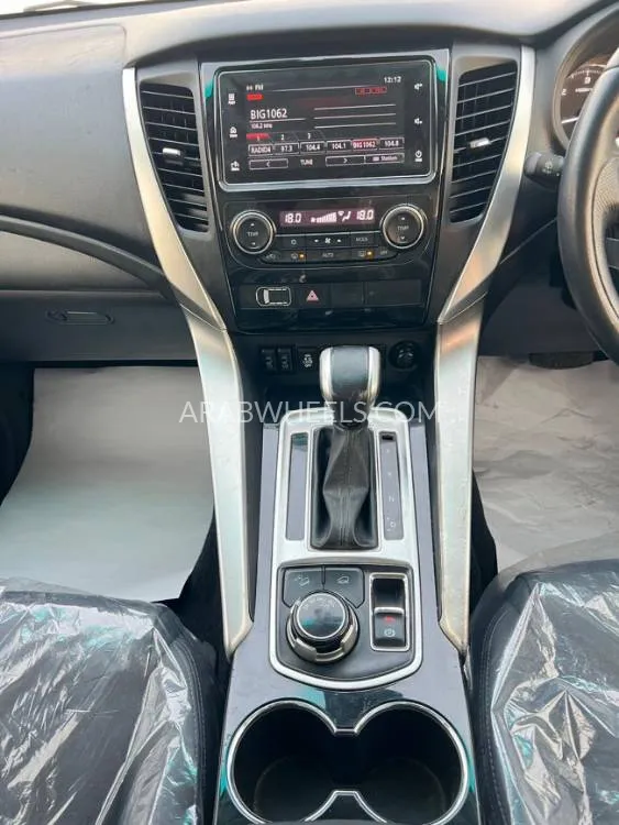 ميتسوبيشي باجيرو 2018 for Sale in دبي Image-13