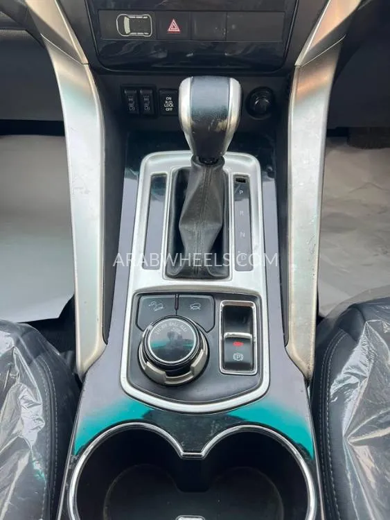 ميتسوبيشي باجيرو 2018 for Sale in دبي Image-20